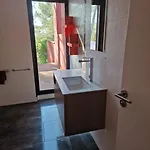 Avec Piscine Et Dependance * Ним