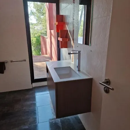 Avec Piscine Et Dependance * 尼姆