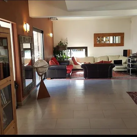 Villa Avec Piscine Et Dependance *