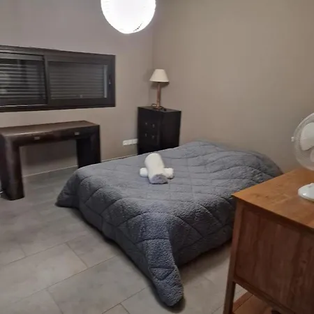 Avec Piscine Et Dependance