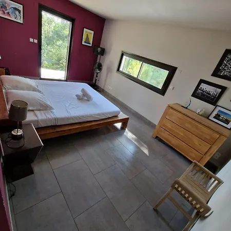 Avec Piscine Et Dependance