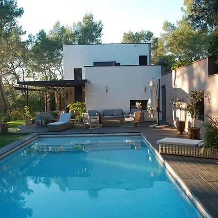 Avec Piscine Et Dependance Villa Nimes