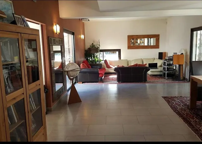 Villa Avec Piscine Et Dépendance *