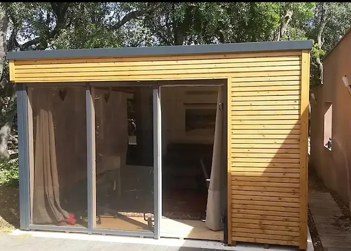 Avec Piscine Et Dépendance * Nimes