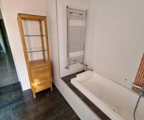 Villa Avec Piscine Et Dépendance Nimes