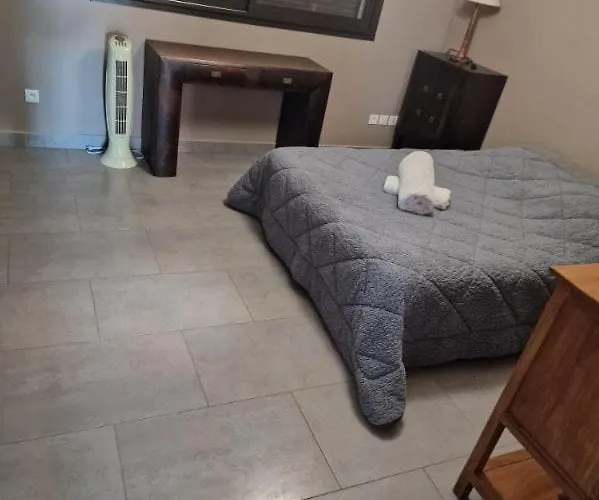 Avec Piscine Et Dépendance *