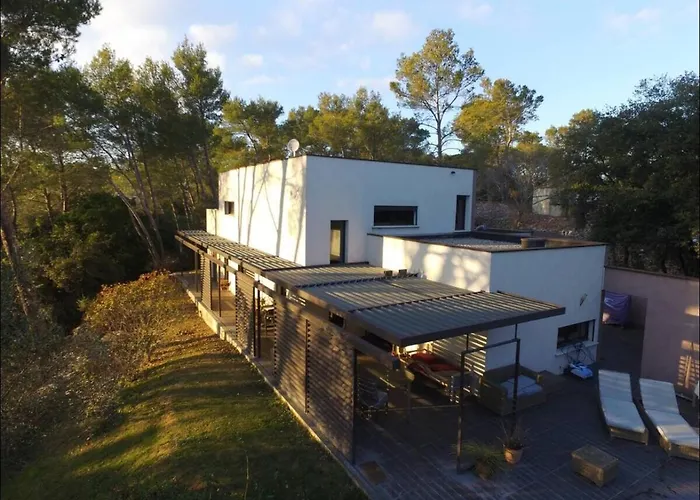 Avec Piscine Et Dépendance Nimes