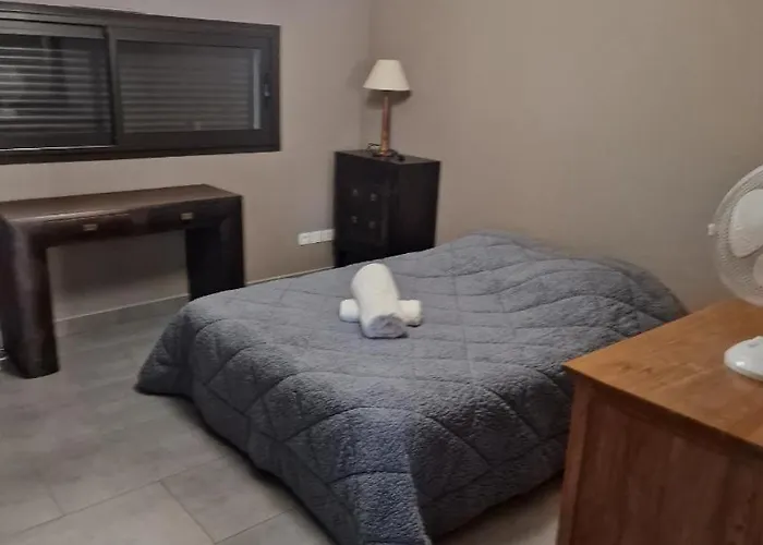 Avec Piscine Et Dépendance