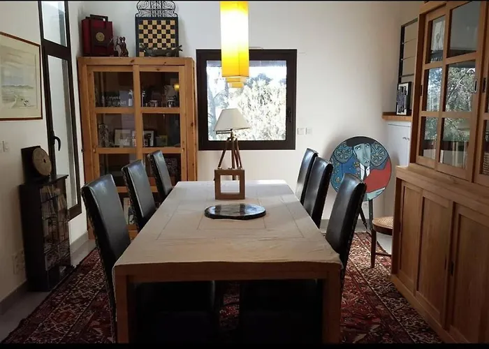 Avec Piscine Et Dépendance Villa