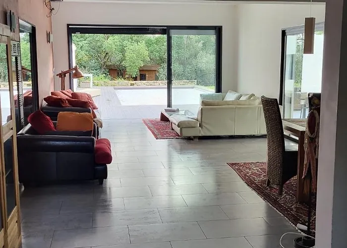 Avec Piscine Et Dépendance Villa *