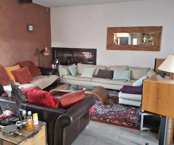 Avec Piscine Et Dépendance Villa