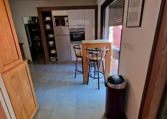 Avec Piscine Et Dépendance Nimes